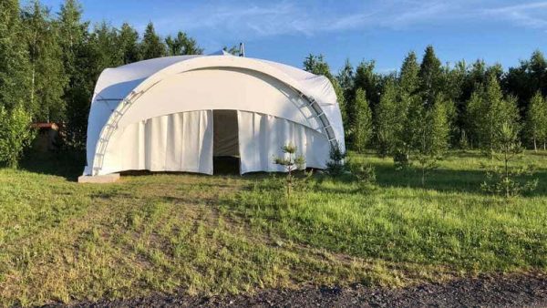 Houten tentpaviljoenen